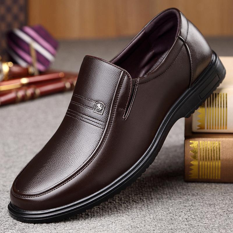 Mode Echtes Leder Handgemachte Schuhe Männer Loafer Slip Auf Business Casual Schuhe Klassische Weiche Leder Hombre Atmungsaktive Männer Schuhe Flache 45 braun von Joom DACH