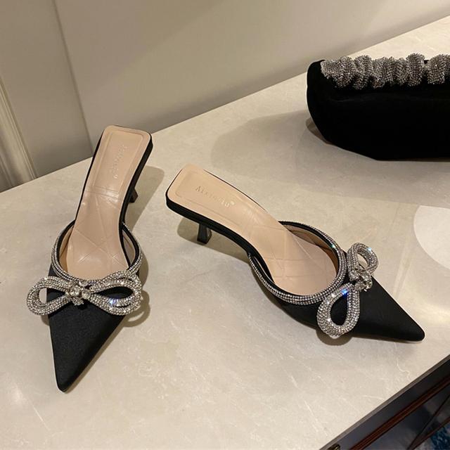 Mode Frauen Kristall Bogen-Knoten Hausschuhe Marke Spitzschuh Slip On Pantoletten Weiß Dünne High Heels Outdoor Kleid Hochzeit Schuhe 8.5 von Joom DACH