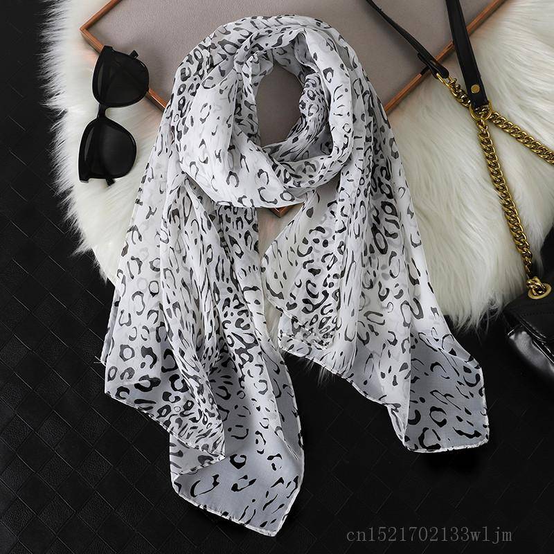 Mode Gedruckt Leopard Chiffon Hijab Schal Frauen Pareo Dame Bandanas Strand Handtücher Sommer Muslimischen Schleier Wrap Weibliche Foulard von Joom DACH