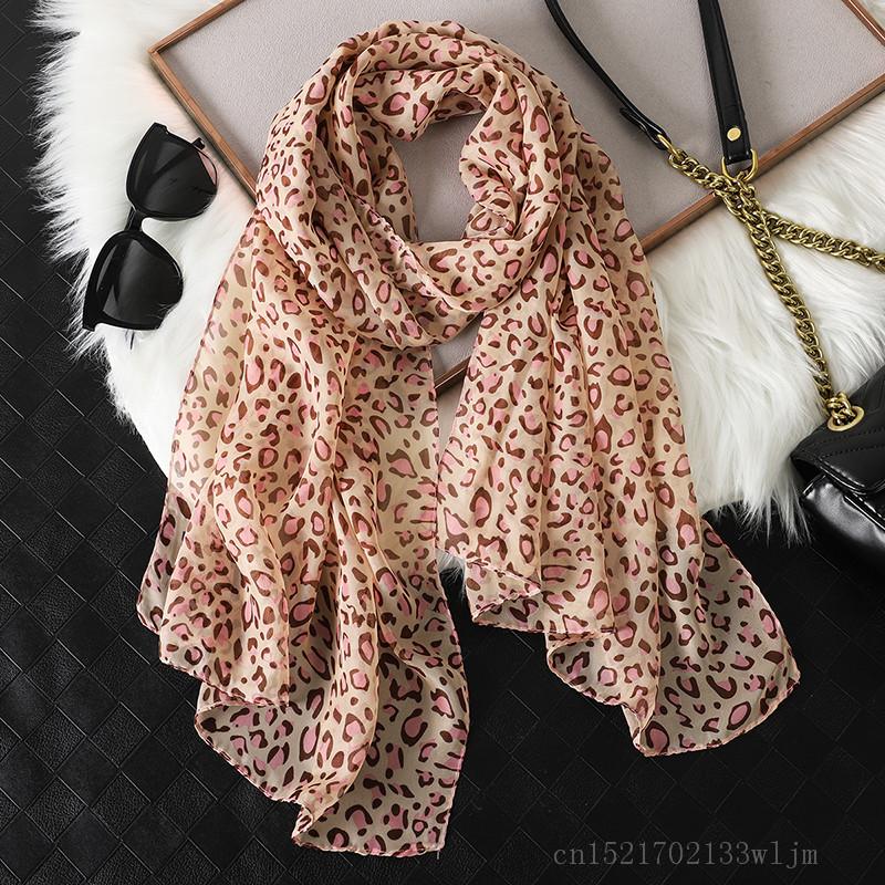 Mode Gedruckt Leopard Chiffon Hijab Schal Frauen Pareo Dame Bandanas Strand Handtücher Sommer Muslimischen Schleier Wrap Weibliche Foulard von Joom DACH