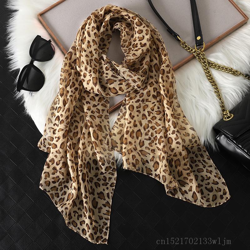 Mode Gedruckt Leopard Chiffon Hijab Schal Frauen Pareo Dame Bandanas Strand Handtücher Sommer Muslimischen Schleier Wrap Weibliche Foulard von Joom DACH