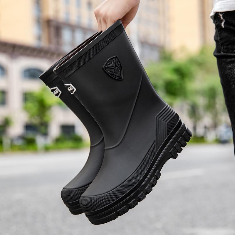 Mode Herren wasserdichte Schuhe Regenstiefel mittelhoher Schaft Koreanische Version Japanische Gummischuhe Fußabdeckung Erwachsene Außenhandel Export 42 [One size larger with fleece] von Joom DACH