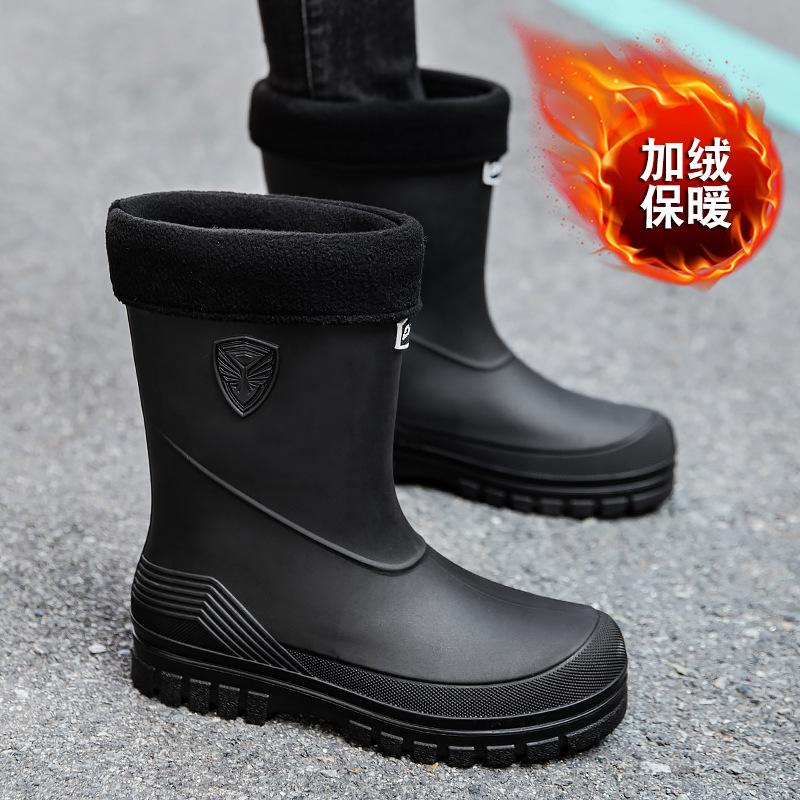 Mode Herren wasserdichte Schuhe Regenstiefel mittelhoher Schaft Koreanische Version Japanische Gummischuhe Fußabdeckung Erwachsene Außenhandel Export 43 [Add fleece and shoot one size larger] von Joom DACH