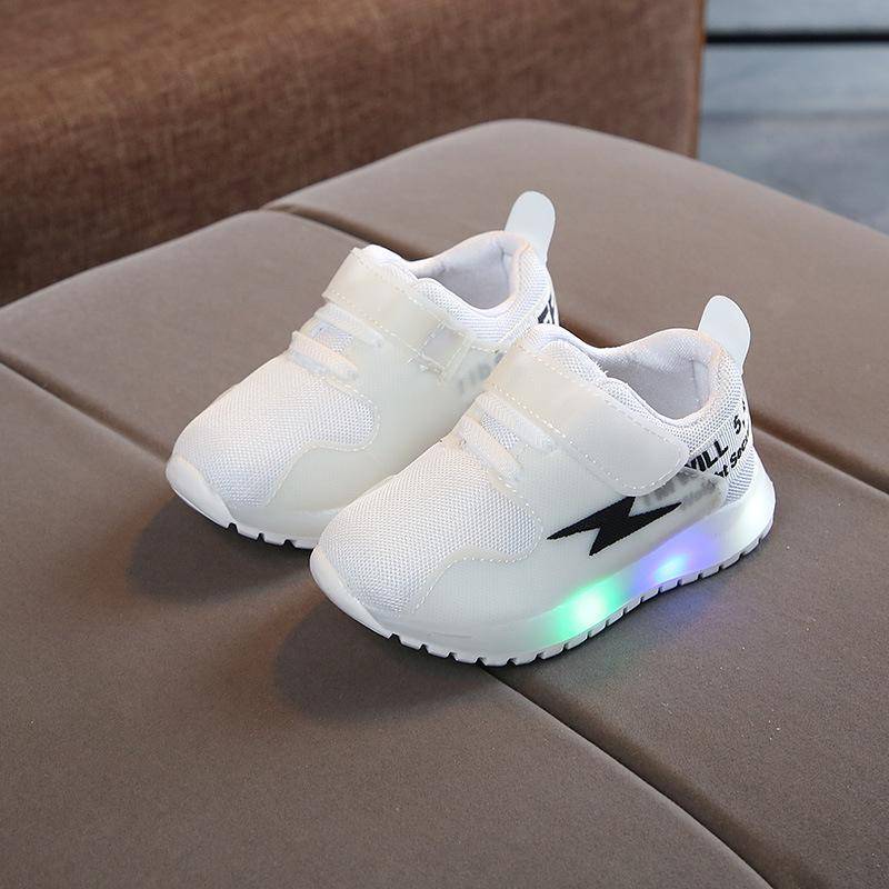 Mode Kinderschuhe LED Mesh Licht Jungen Atmungsaktive Casual Sneakers Mädchen Flash Schuhe Jungen Atmungsaktive Casual Schuhe 26 weiß Mode Kinderschuhe LED Mesh Licht Jungen Atmungsaktive Casual Sneakers Mädchen Flash Schuhe Jungen Atmungsaktive Casual Schuhe 26 weiß von Joom DACH