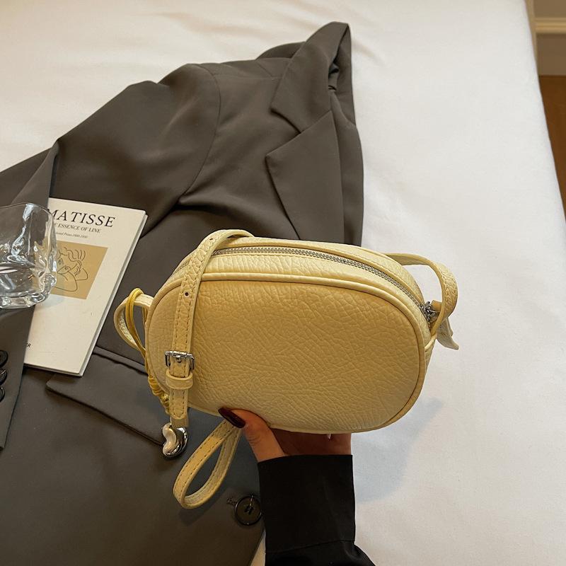 Mode Kleine Quadratische Tasche Damen Neue Lässige Schultertasche Vielseitige Pendler Umhängetasche gelb von Joom DACH