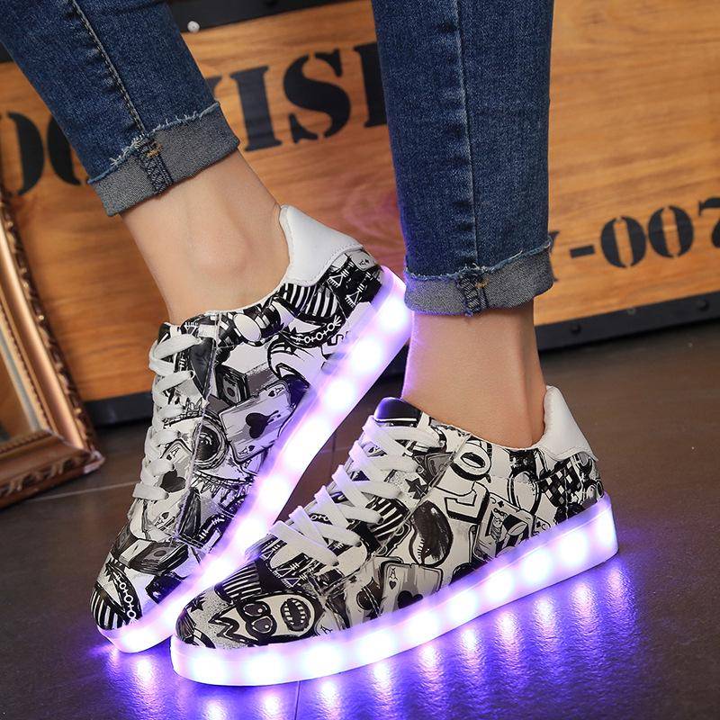 Mode LED Leucht Paar Schuhe Männer Frauen Casual Leuchten Schuhe Liebhaber Turnschuhe USB Aufladbare Leuchtende Schuhe 42 grau von Joom DACH
