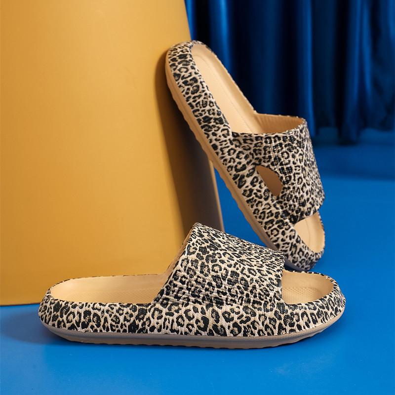 Mode Leopard Hausschuhe Damen Weiche Sohle Rutschfest Indoor Badezimmer Hausschuhe für Erwachsene Sommer Dicke Plateau Pantoletten Weiblich 36-37 von Joom DACH