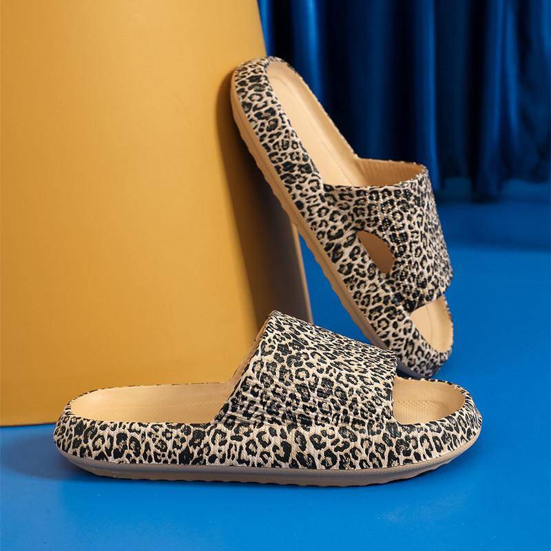 Mode Leopard Hausschuhe Damen Weiche Sohle Rutschfest Indoor Badezimmer Hausschuhe für Erwachsene Sommer Dicke Plateau Pantoletten Weiblich 36-37 von Joom DACH