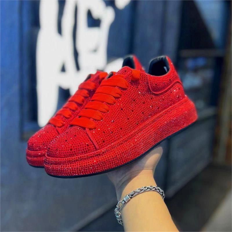 Mode Luxus Designer Mode Herren Rot Schwarz Strass Plateau Schuhe Lässige Slipper Mokassins Männlich Rock Hip-Hop Walking Sneakers 40 rot von Joom DACH