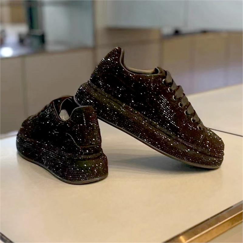 Mode Luxus Designer Mode Herren Rot Schwarz Strass Plateau Schuhe Lässige Slipper Mokassins Männlich Rock Hip-Hop Walking Sneakers 44 schwarz von Joom DACH