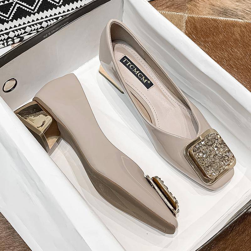 Mode Mode Pumps Schuhe Frauen Medium Heel 2024 Trend Frühling Sommer Lackleder Rot Square Toe Flacher Mund Frauen High Heels 38 beige von Joom DACH