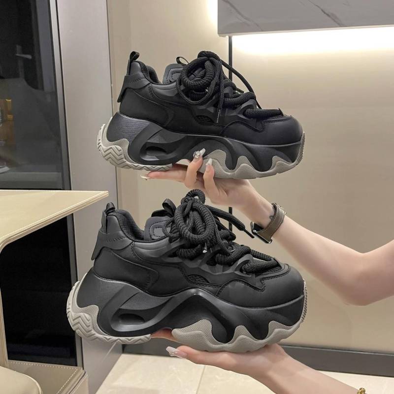 Mode Schwarze Plattform Damen Sneakers 2024 Frühling Schnürschuhe Dicke Unterseite Vulkanisierte Schuhe Frau Pu Leder Atmungsaktive Sportschuhe Damen 37(3) schwarz von Joom DACH