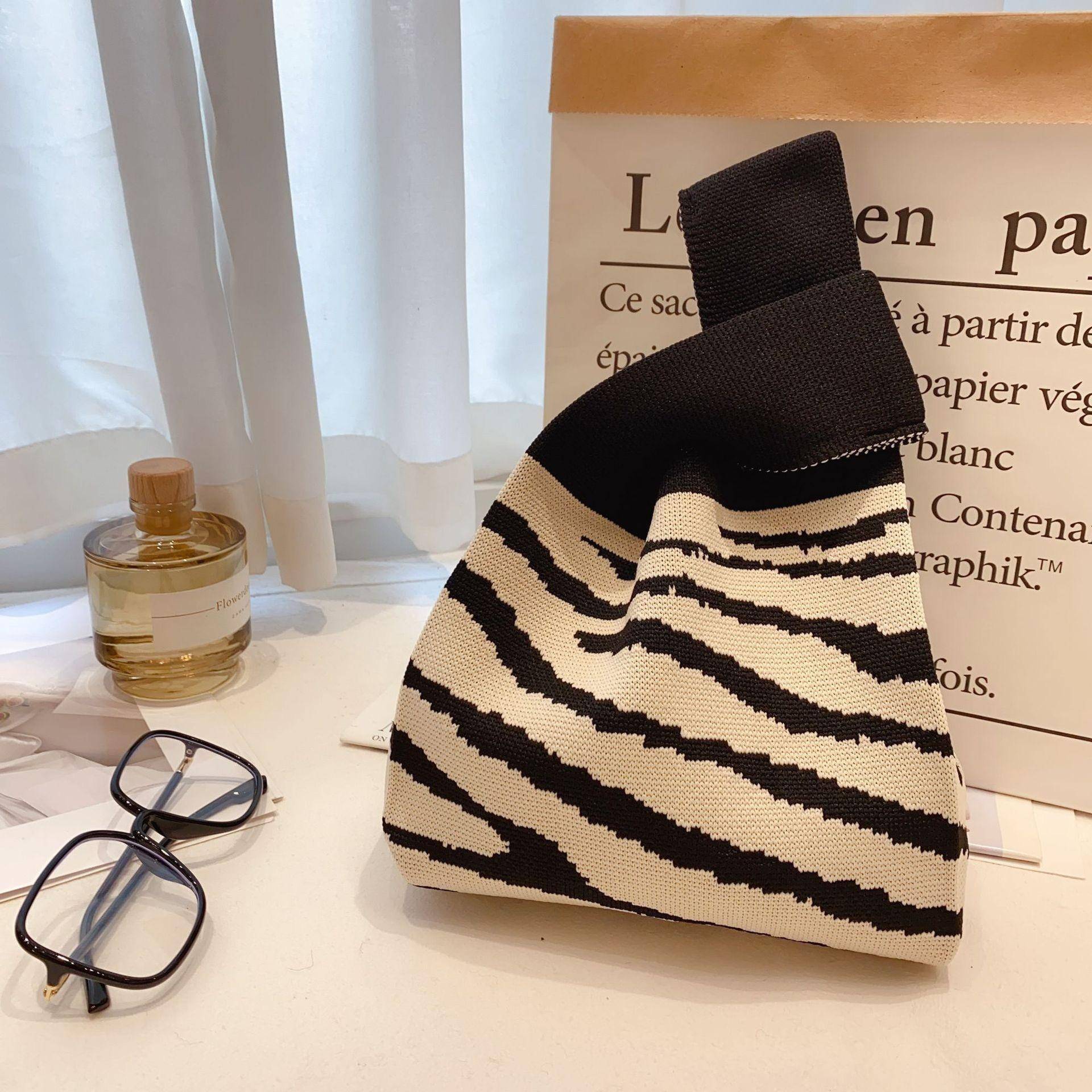 Mode handgemachte stricken Handtaschen Frauen Mini Knoten Handgelenk Tasche koreanische lässige Einkaufstasche wiederverwendbare Einkaufstaschen von Joom DACH