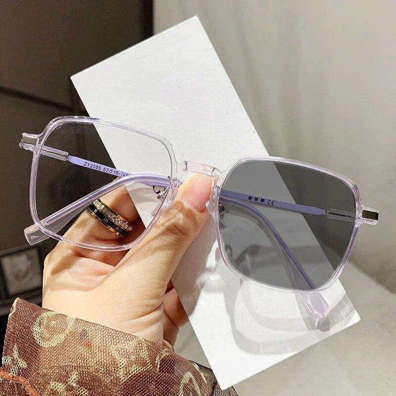 Modische photochrome Brille für Damen, luxuriöse Lesebrille mit quadratischem Rahmen für Frauen, Unisex, Farbwechsel-Sonnenbrille für Presbyopie +1.5 von Joom DACH