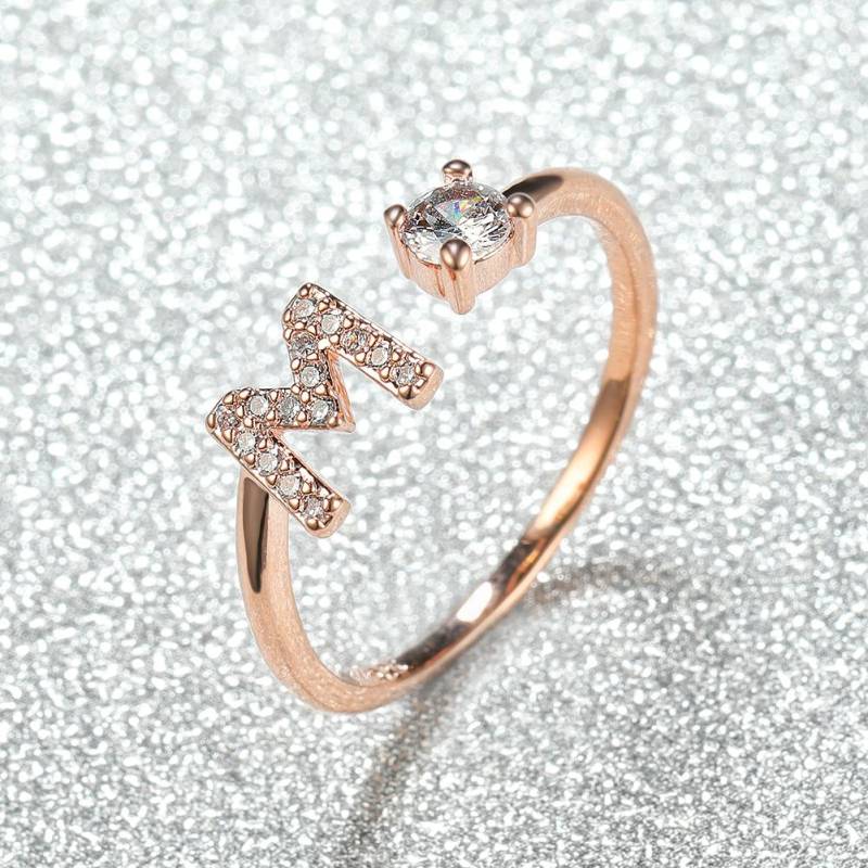 Modischer Ring mit 26 Buchstaben, CZ, Namensinitialen, Ehering, Krone, Liebesring, Brautjungfern-Geschenk, Paarring M rose gold von Joom DACH