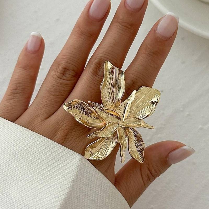Modischer Übertriebener Blume Breiter Ring Für Frauen Elegant Vintage Design Klobige Metall Offene Ringe Feiertag Alltagskleidung Schmuck Geschenke gold von Joom DACH