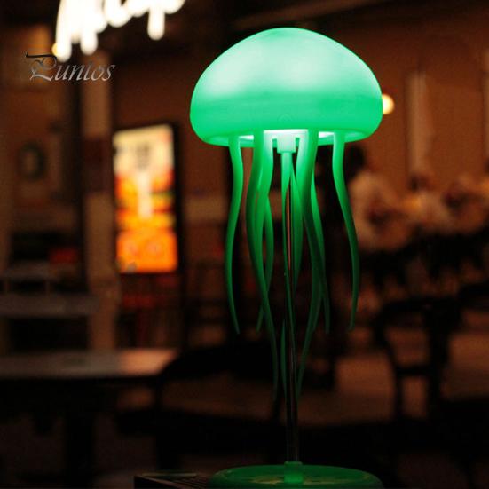 Nachtlicht Sprachsteuerung Quallenlampe mit tanzenden Beinen Sanft leuchtend Wiederaufladbare RGB-Farbverlaufsquallen-Nachttischlampe Dekor A von Joom DACH