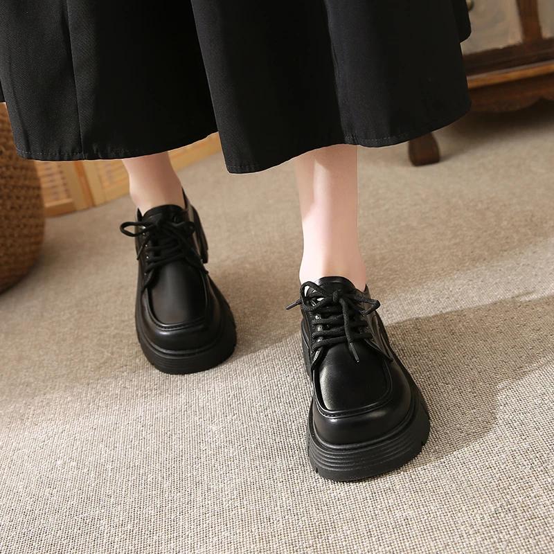 Neue Damen Leder Slipper mit dicker Sohle Erhöhen die Höhe Schlank Einfarbig Zum Hineinschlüpfen Bequem Frühling Herbst Freizeitschuhe Absätze Damen 40 schwarz von Joom DACH