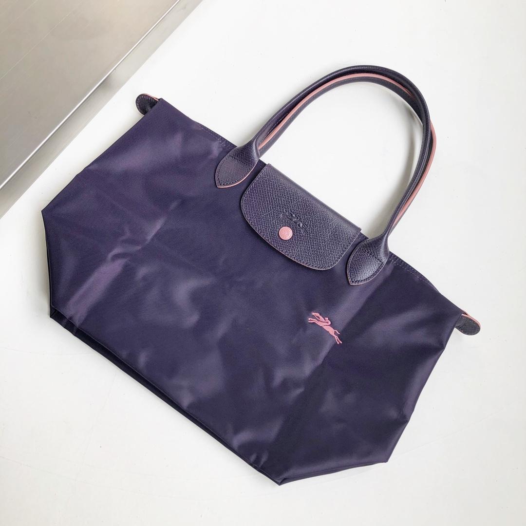 Neue Designer-Tasche Nylon Damen Handtaschen mit Logo Knödel Strandtasche Luxus-Marken-Einkaufstaschen mit Ledergriff Tragetaschen L 31cm violett von Joom DACH