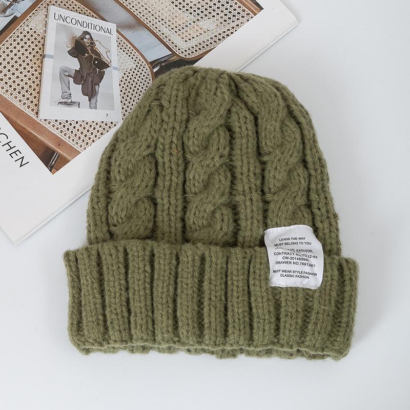 Neue Frauen Candy Farben Winter Hut Mode Tuch Label Gestrickte Hut Kpop Stil Weiche Beanie Hüte Für Frauen Streetwear Winter kappe 54cm-58cm armee grüne von Joom DACH