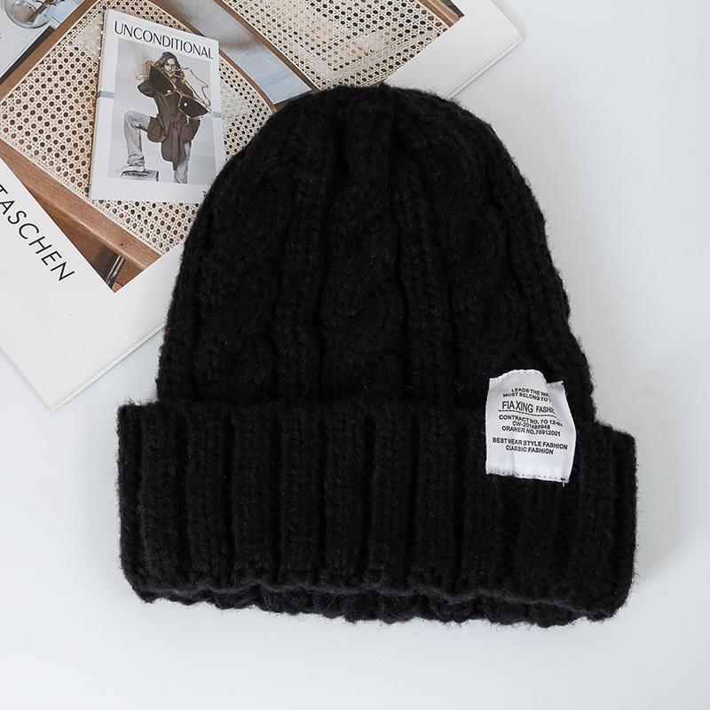 Neue Frauen Candy Farben Winter Hut Mode Tuch Label Gestrickte Hut Kpop Stil Weiche Beanie Hüte Für Frauen Streetwear Winter kappe 54cm-58cm schwarz von Joom DACH