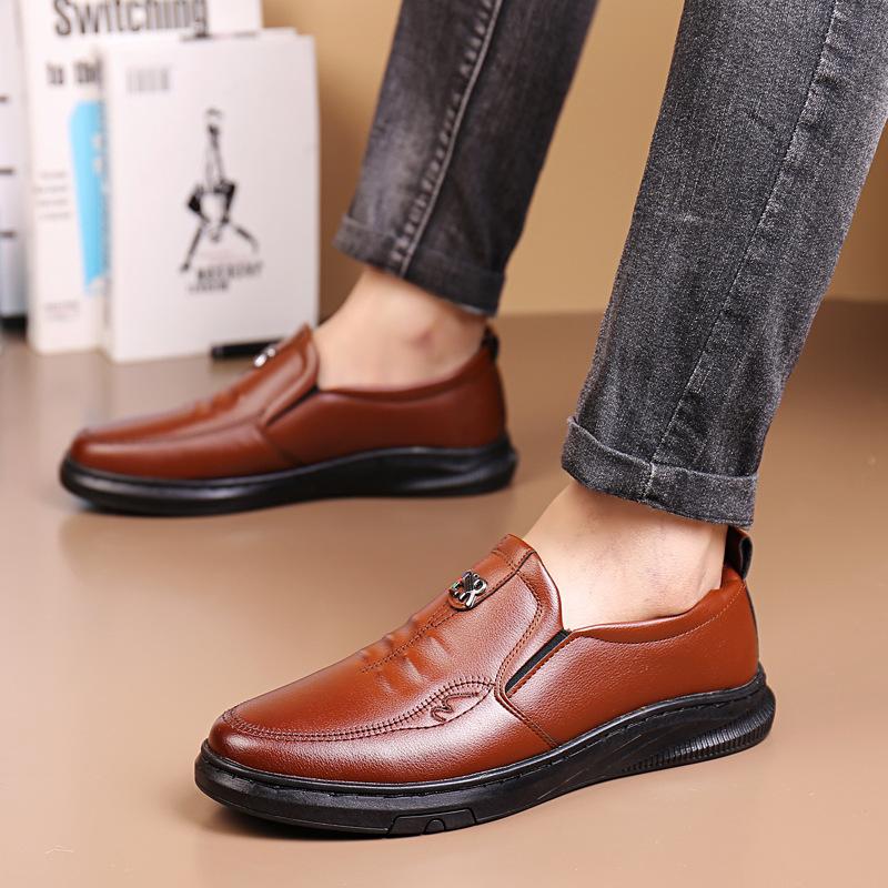 Neue Frühlings-Business-Freizeitschuhe für Herren, formelle Kleidung, atmungsaktive Lederschuhe, trendige Mode, All-Match-Tide-Schuhe, Slip-on-Herrenschuhe 44 braun von Joom DACH