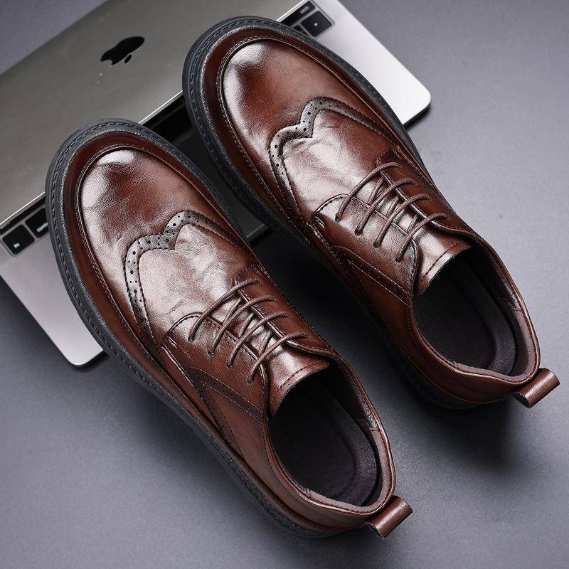 Neue Frühlings-Herrenschuhe, atmungsaktive Arbeitsschuhe für Herren, Business Casual Brogue, schwarze kleine Lederschuhe, All-Match-Trendschuhe 44 braun von Joom DACH