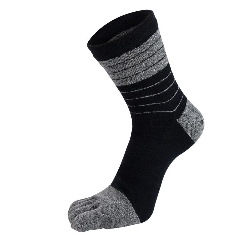 Neue Fünf-Finger-Socken für Männer, gekämmte, atmungsaktive, bunte Baumwolle, Schweiß-Deodorant, antibakterielle Mode-Sportsocken mit Zehen schwarz von Joom DACH