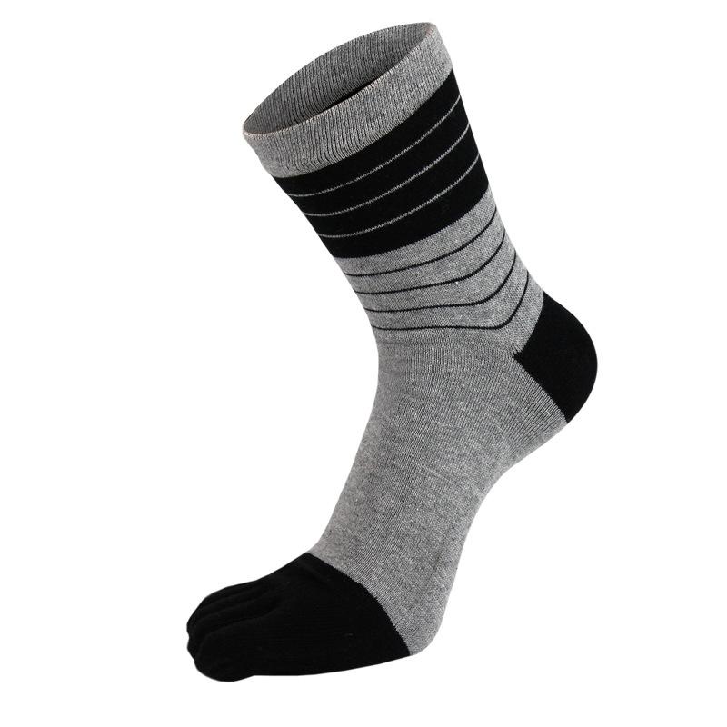 Neue Fünf-Finger-Socken für Männer, gekämmte, atmungsaktive, bunte Baumwolle, Schweiß-Deodorant, antibakterielle Mode-Sportsocken mit Zehen grau von Joom DACH