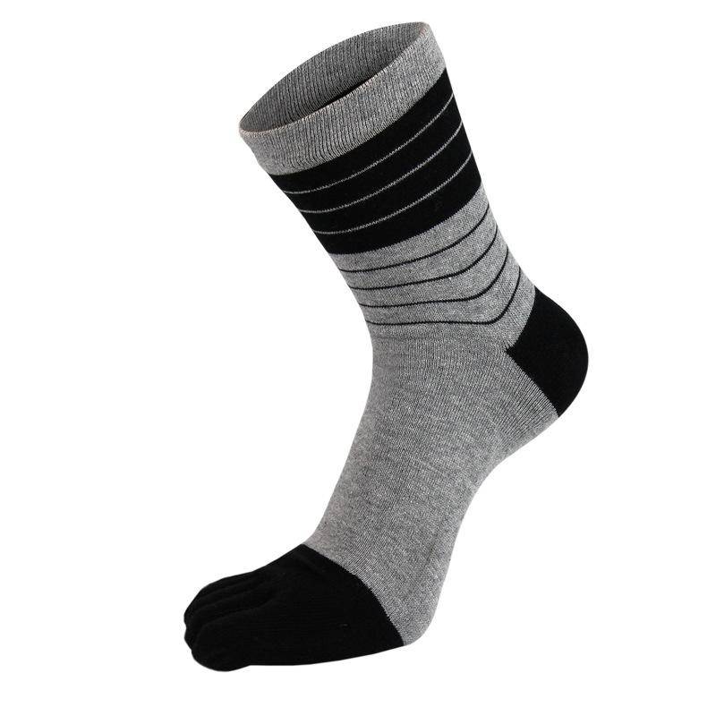 Neue Fünf-Finger-Socken für Männer, gekämmte, atmungsaktive, bunte Baumwolle, Schweiß-Deodorant, antibakterielle Mode-Sportsocken mit Zehen grau von Joom DACH