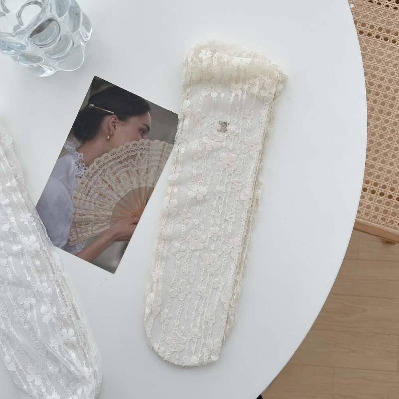 Neue Mädchen Mode Sommer Aushöhlen Weiche Nette Frische Spitze Blume Atmungsaktive Japanische Socken Elegante Damen Mesh Dünne One Size beige von Joom DACH