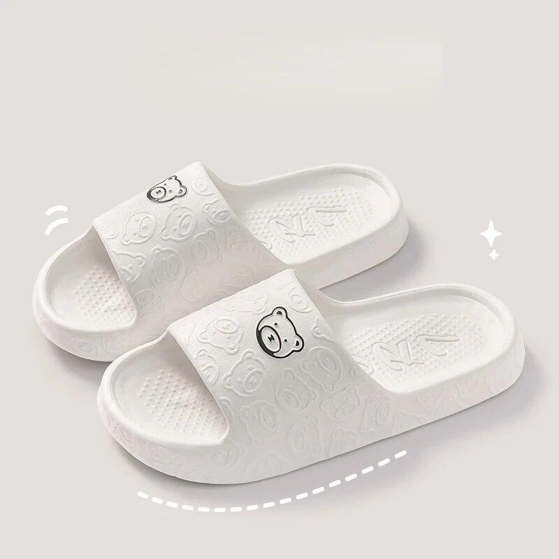 Neue Mode Sommer Paar Cartoon Relief Flache Rutschen Geschmeidig Dünne Sandalen Für Frauen Männer Hausschuhe Damen Hause Innen-Flip-Flops 38-39 weiß von Joom DACH
