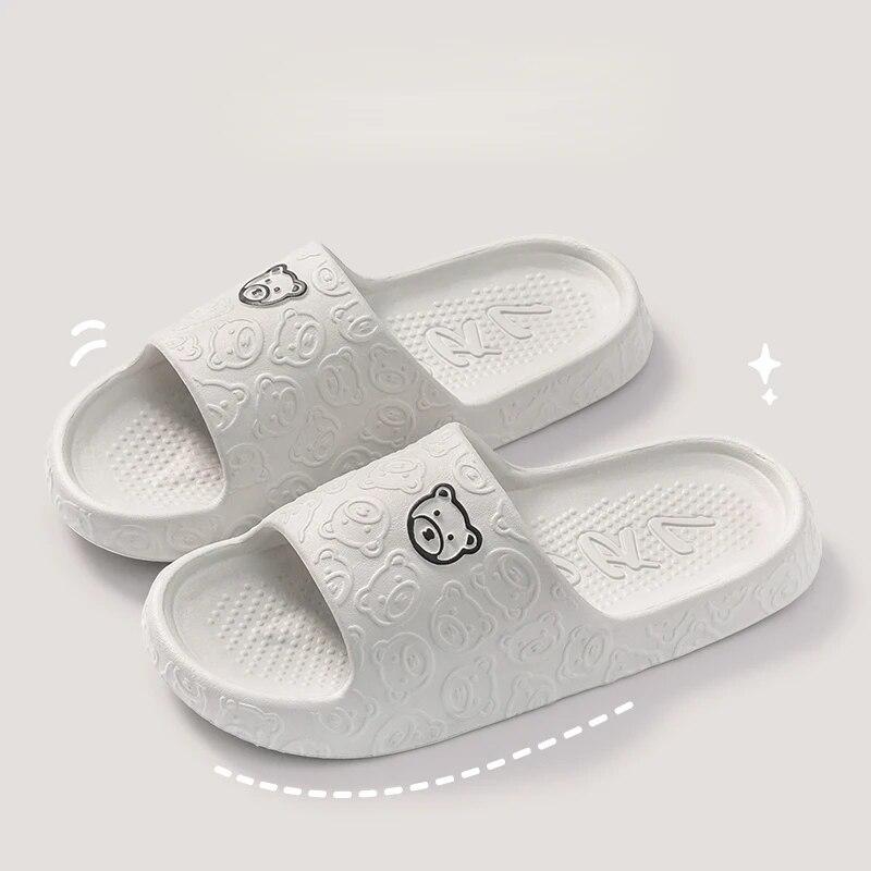 Neue Mode Sommer Paar Cartoon Relief Flache Rutschen Geschmeidig Dünne Sandalen Für Frauen Männer Hausschuhe Damen Hause Innen-Flip-Flops 42-43 grau von Joom DACH