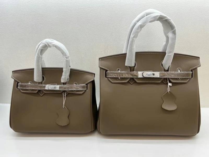 Neue Swift-Leder-Handtasche aus echtem Leder mit silberner Schnalle und Platin-Zehenabdeckung, Rindsleder, stimmungsvolle Handtasche, modisches Styling, Umhängetasche für Damen 30x17x22cm tiefseeblau von Joom DACH