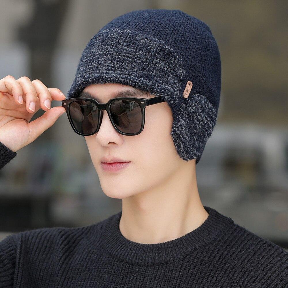 Neue Unisex-Winter-Strickmütze mit Gehörschutz, modische weiche Beanie-Mütze, für Männer und Frauen, Outdoor-Sport, Ohrenklappen-Mütze, klassisch, warm halten 55cm-62cm navy blau von Joom DACH