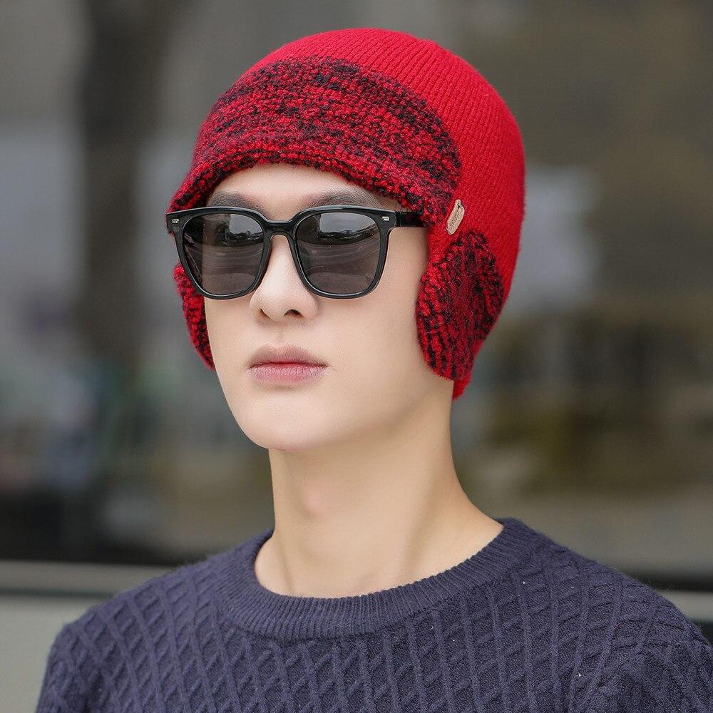 Neue Unisex-Winter-Strickmütze mit Gehörschutz, modische weiche Beanie-Mütze, für Männer und Frauen, Outdoor-Sport, Ohrenklappen-Mütze, klassisch, warm halten 55cm-62cm rot von Joom DACH