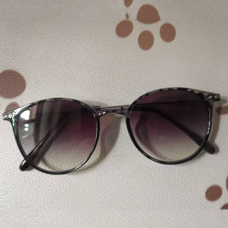 Neue koreanische Mode Damen Sonnenbrillen Outdoor Sonnenschutz Sonnenbrillen nicht polarisierte Mode-Accessoire grau von Joom DACH