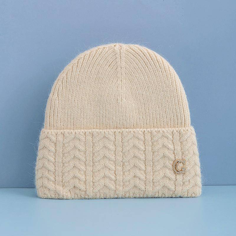 Neuer Stil Einfache Dandy Wintermütze G Buchstaben Dekor Kaninchenfell Beanie Elegante Wintermützen für Damen Bonbonfarben Warme Strickmützen 54cm-58cm beige von Joom DACH