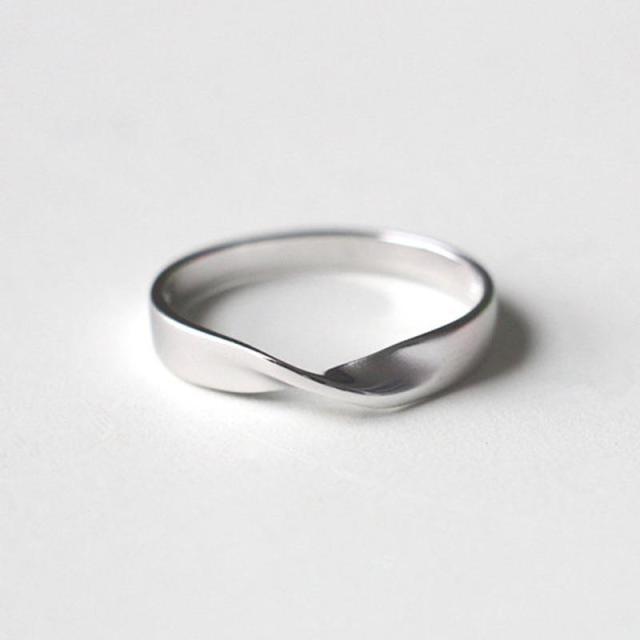 Neues Design Retro Frosted Mobius Ring Ring Männer und Frauen Einfacher Paar Ring Schmuck Zubehör 11 weiß von Joom DACH