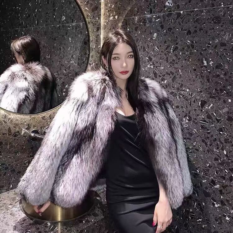 Neuer Herbst- und Winter Damen Temperament Pelzmantel Modischer und Lässiger Silberfuchspelz Kurzstil Warmer Leichter Luxus Baumwollmantel L von Joom DACH