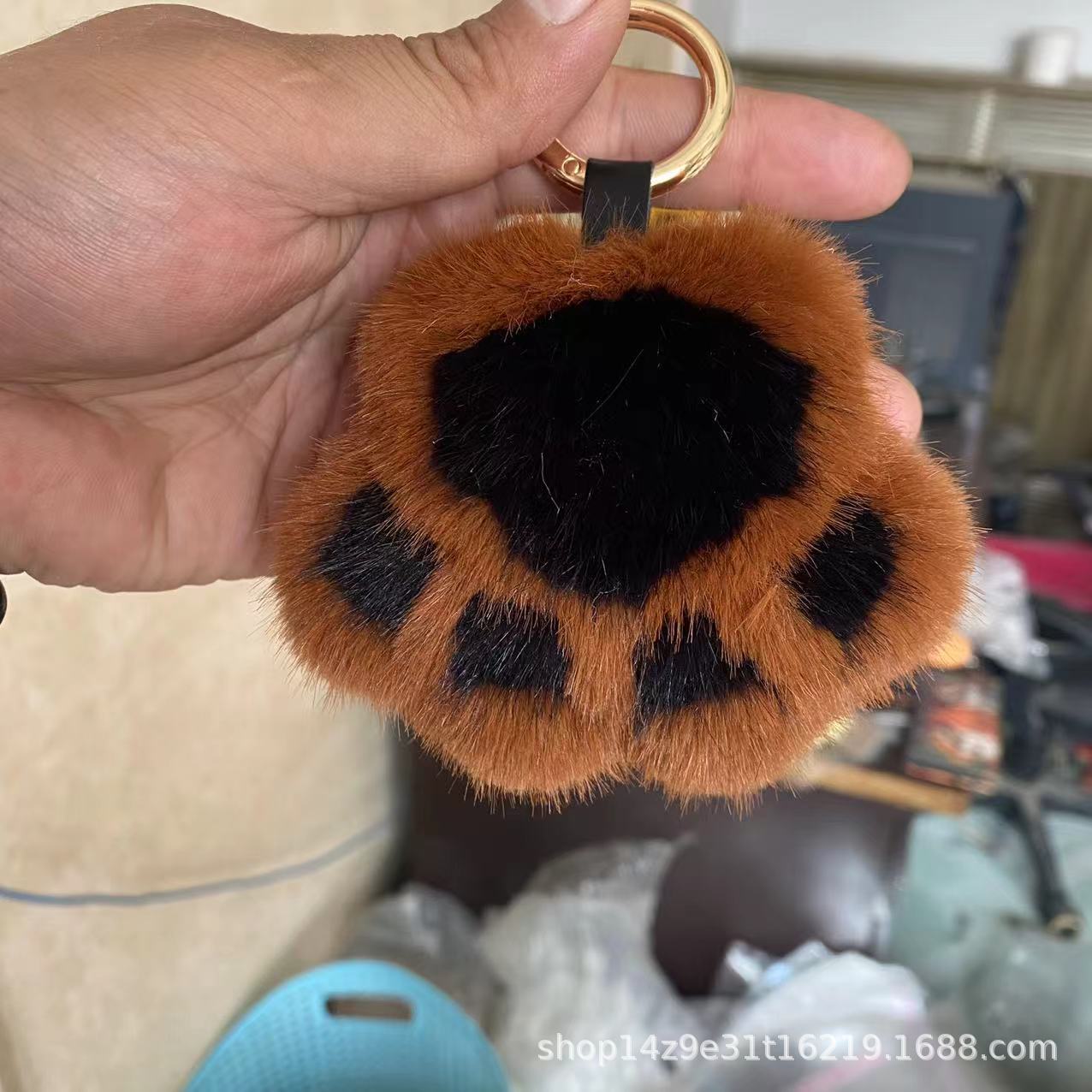 Niedlicher Katzenpfoten Plüsch Schlüsselanhänger Entzückender Taschenanhänger für Mädchen von Joom DACH