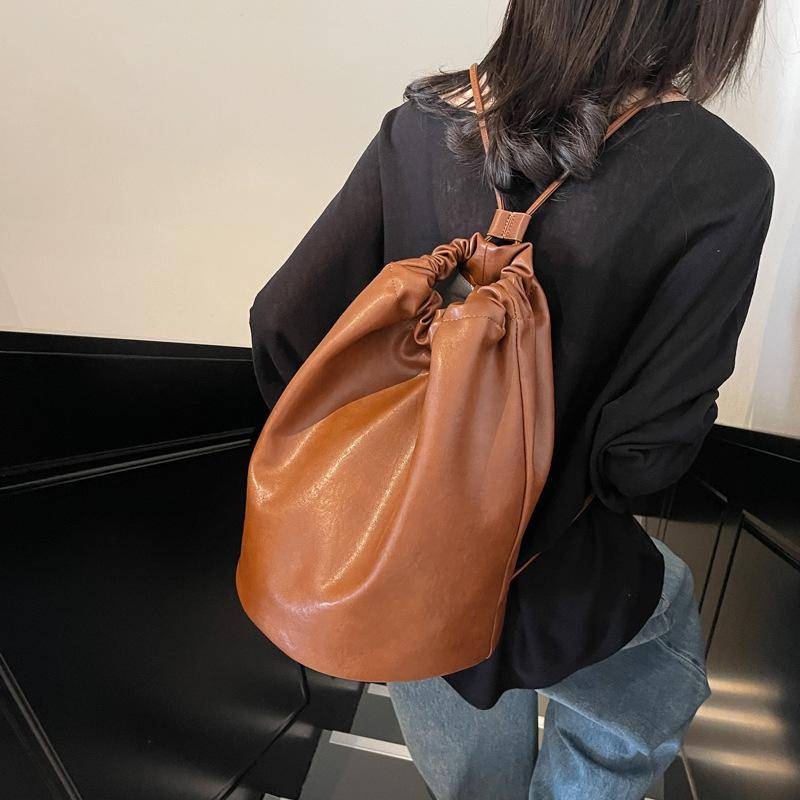 Nischen-Rucksacktasche mit weichen Seiten für Damen Herbst und Winter 2025 neue Mode Retro Bucket Bag lässiger Rucksack mit großer Kapazität 25*25*33 braun von Joom DACH