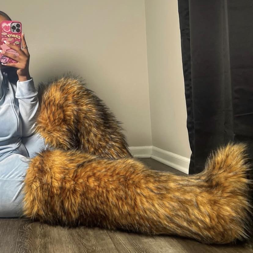 Oberschenkelhohe flauschige Stiefel Damen Winter Pelziges Kunstfuchs-Pelz Lange Warme Schuhe Mädchen Neue Designer Plüsch Kniehohe Pelzstiefel 46 von Joom DACH