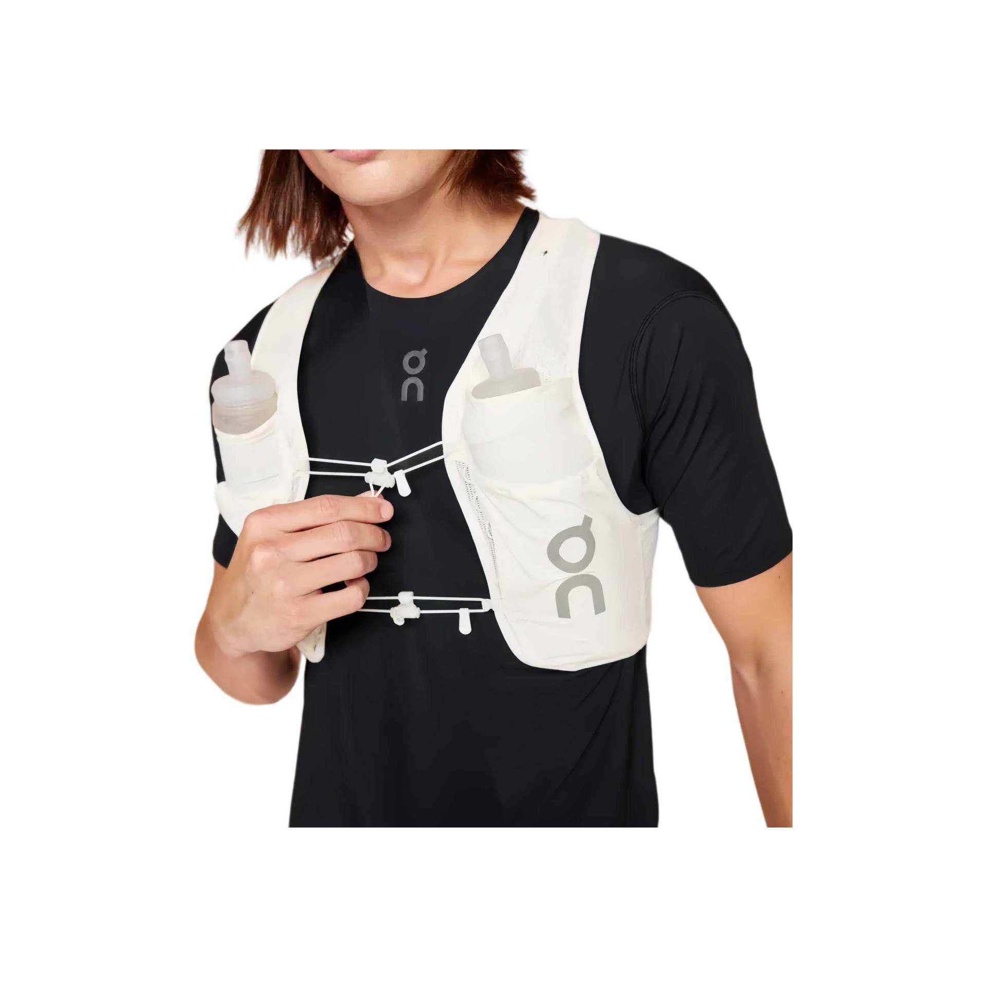 On Ultra Vest 5L Leichte Bequeme Sportweste Herren Westen Weiß 2UD30030864 M von Joom DACH