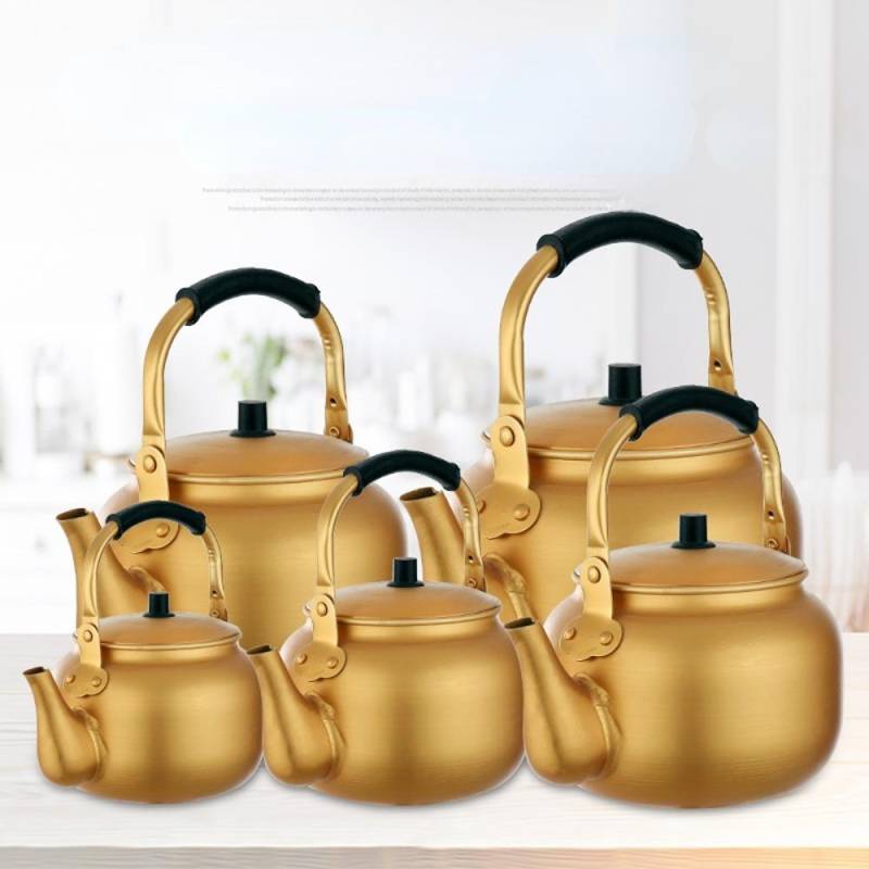 Outdoor Reise Kochgeschirr Küche Zubehör Tragbare Teekanne Wasserkocher Kaffeekanne Gold Aluminium 2L von Joom DACH