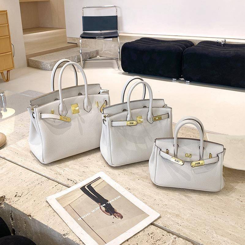 Platinfarbene Tasche mit goldener Schnalle Handtasche aus echtem Leder mit großem Fassungsvermögen für Damen Modische Umhängetasche im neuen Stil 20*17*12cm von Joom DACH