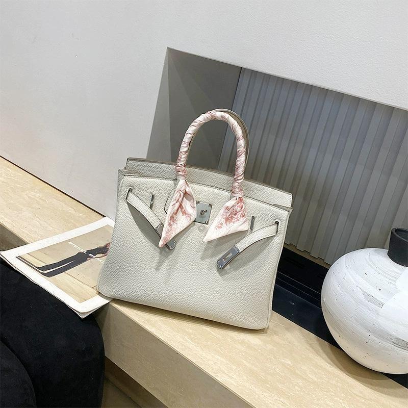 Platinfarbene Tasche mit goldener Schnalle Handtasche aus echtem Leder mit großem Fassungsvermögen für Damen Modische Umhängetasche im neuen Stil 25*20*14cm von Joom DACH