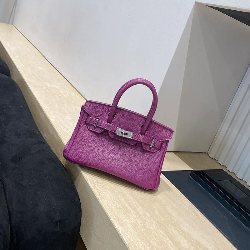 Platinfarbene Tasche mit goldener Schnalle Handtasche aus echtem Leder mit großem Fassungsvermögen für Damen Modische Umhängetasche im neuen Stil 30*24*16cm von Joom DACH