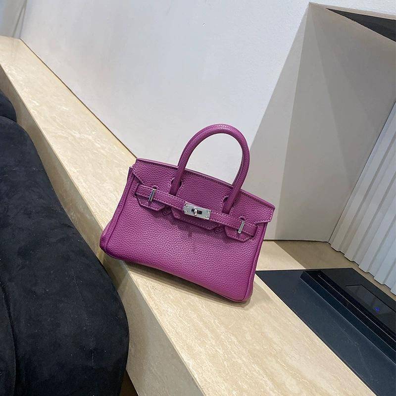 Platinfarbene Tasche mit goldener Schnalle Handtasche aus echtem Leder mit großem Fassungsvermögen für Damen Modische Umhängetasche im neuen Stil 30*24*16cm von Joom DACH