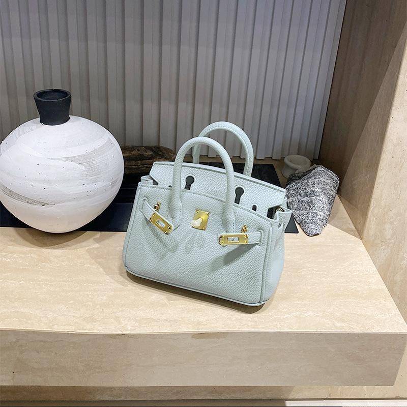 Platinfarbene Tasche mit goldener Schnalle Handtasche aus echtem Leder mit großem Fassungsvermögen für Damen Modische Umhängetasche im neuen Stil 30*24*16cm von Joom DACH